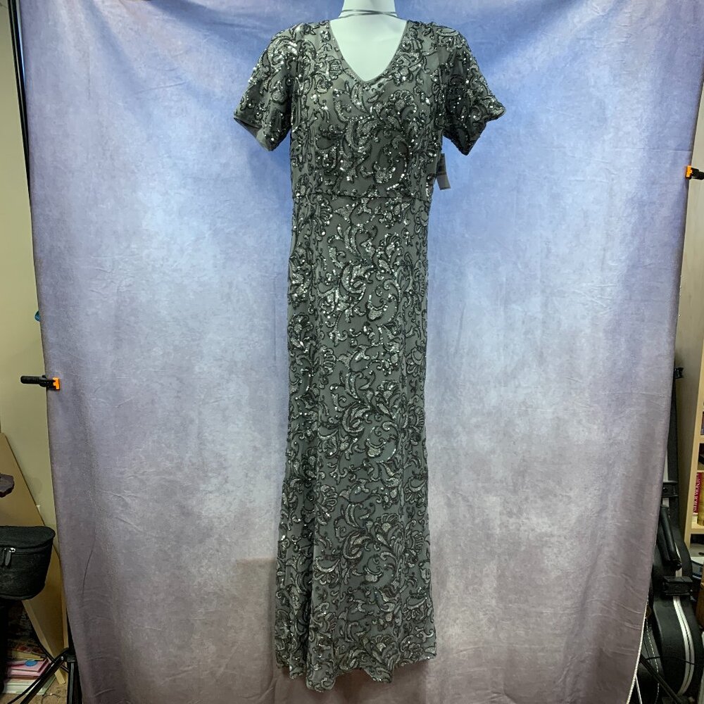 Alex Evenings Women's Long Rosette Lace Cap Sleeve Gown